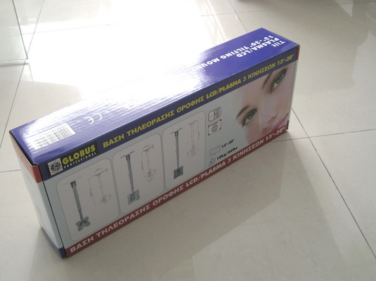 Caja de cartón con ventana de plástico transparente